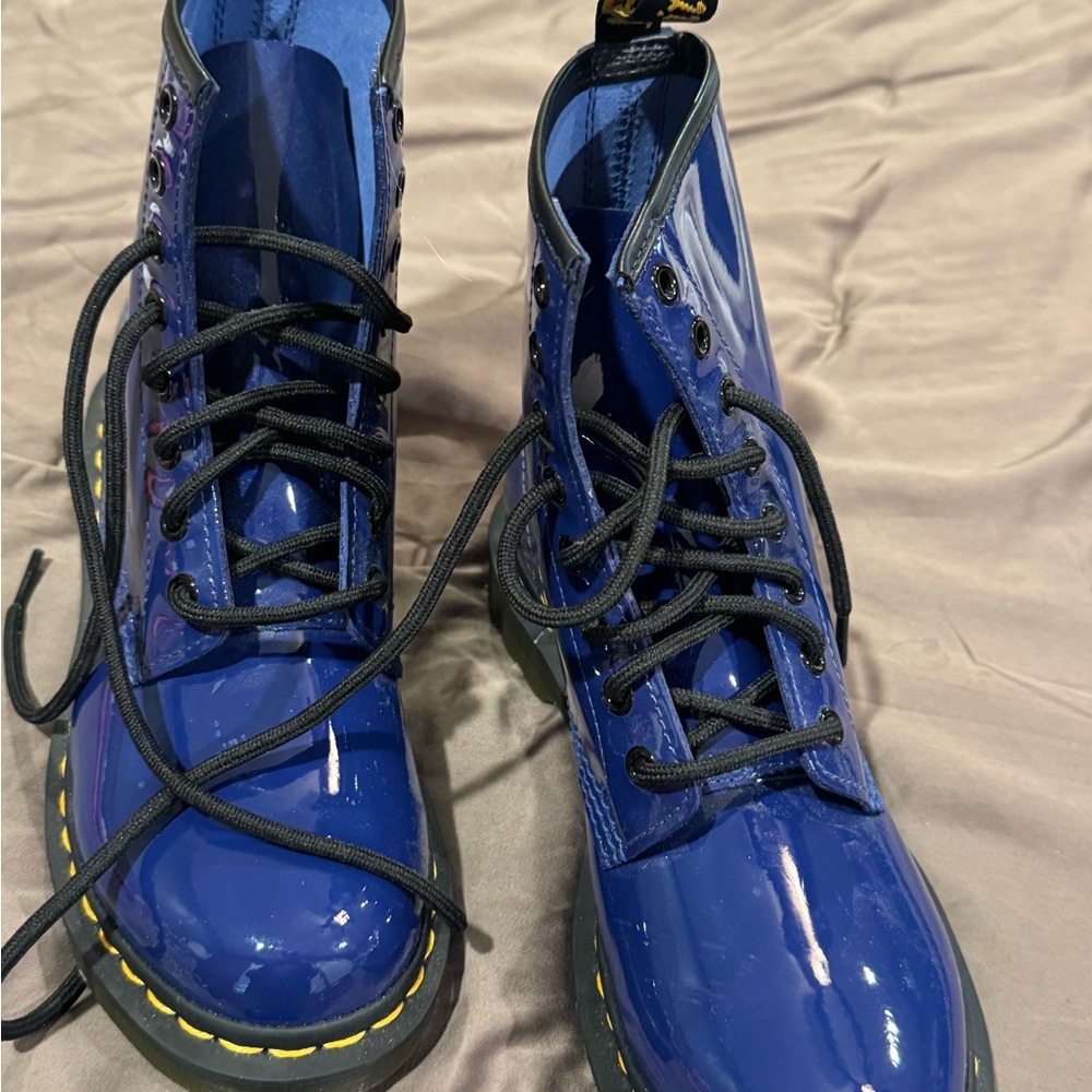 Dr. Martens Women's Shiny Blue Combat Boots size 7 - Picture 2 of 5